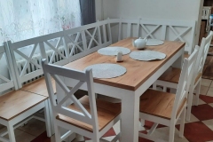 Stoly, židle, lavice